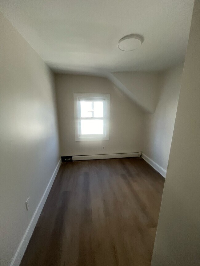 182-184 Chancellor Ave 3 - 182 Chancellor Ave