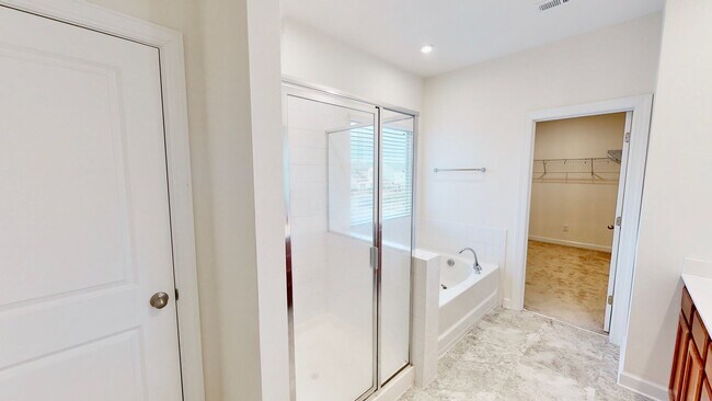 Building Photo - 4500 Collingham Dr