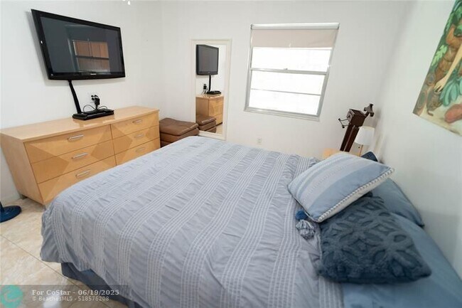 Building Photo - 13250 SW 7th Ct