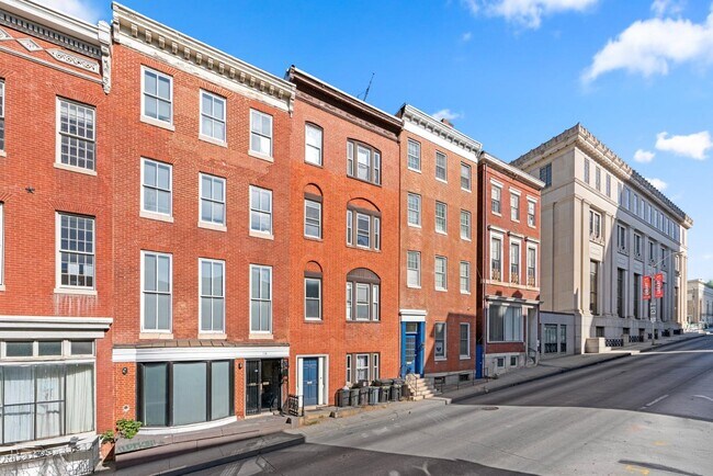 Building Photo - 112 W Mulberry St