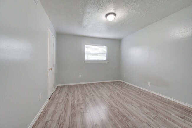 Building Photo - Fantastic 2 Bed/ 1.5 Bath Located in Norman