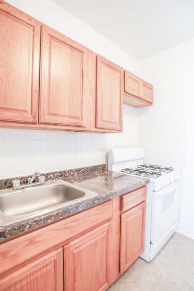 Building Photo - 3941 W Dakin St