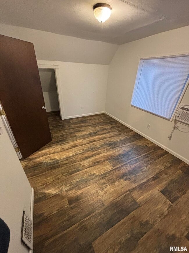 Building Photo - 707 E Nebraska Ave