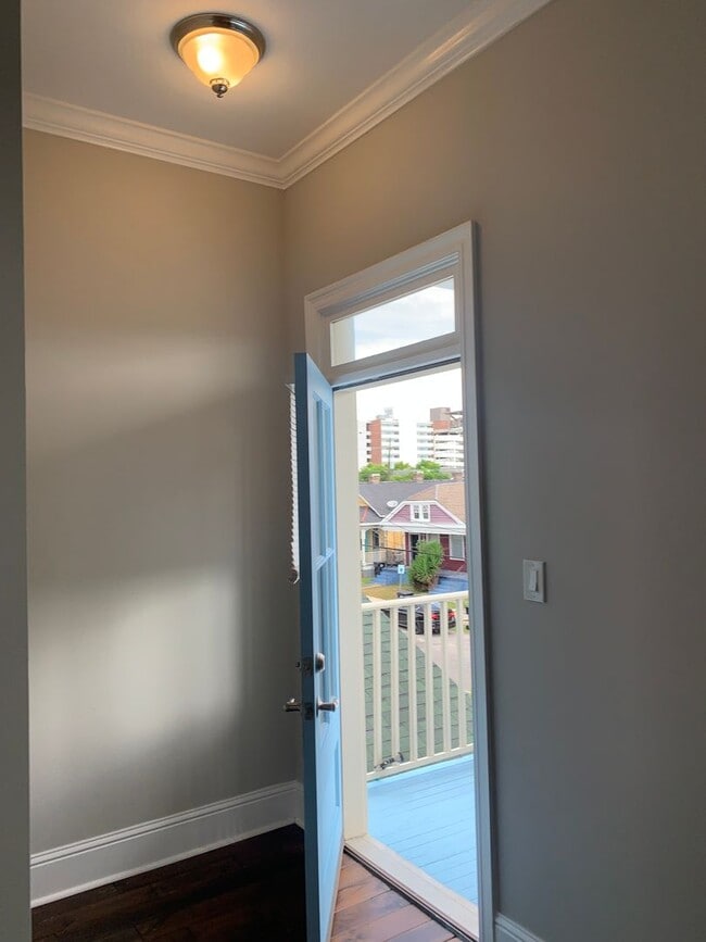 Building Photo - 2512 Valence St