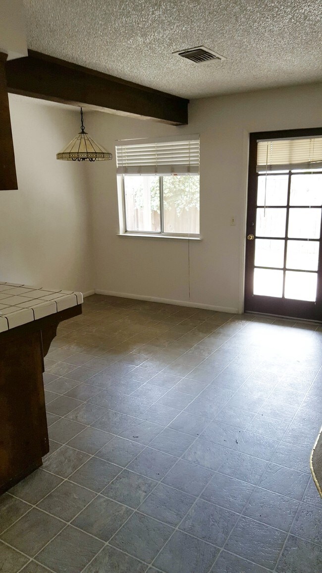 Interior Photo - Tradewinds