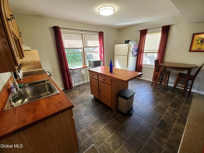 Building Photo - 18 Vanderbilt Ave