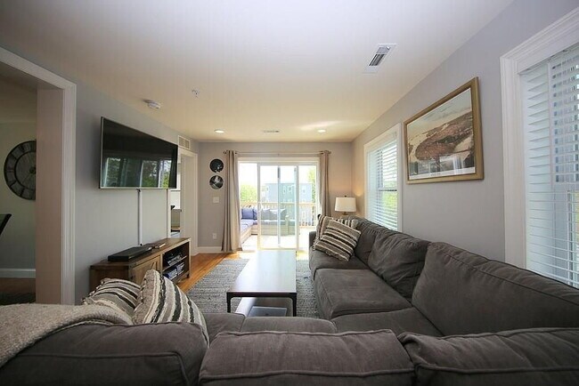 Building Photo - 10 Irma St