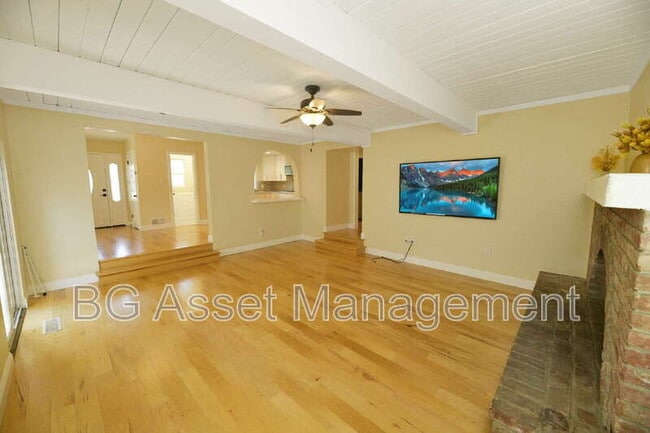 Building Photo - 3830 Twin Oaks Way