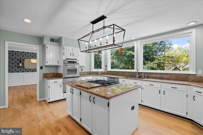 Building Photo - 8608 Oak Brook Ln