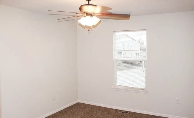 Building Photo - Beautiful 3 Bed | 2.5 Bath Townhome in Pri...