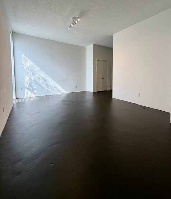 Building Photo - 1112 Lawrence St