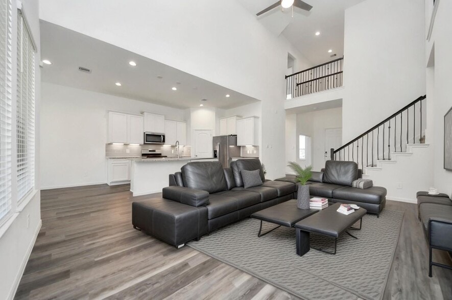 Building Photo - 501 Newcomb Holw Dr