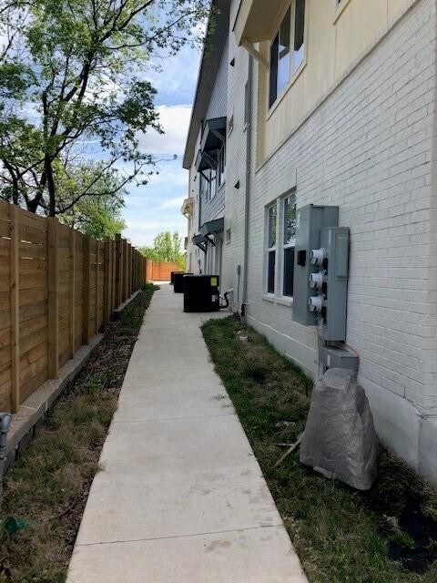 Building Photo - 1121 Bernard St