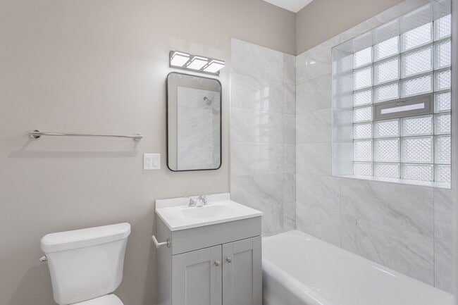 Building Photo - 8022 S Ellis Ave