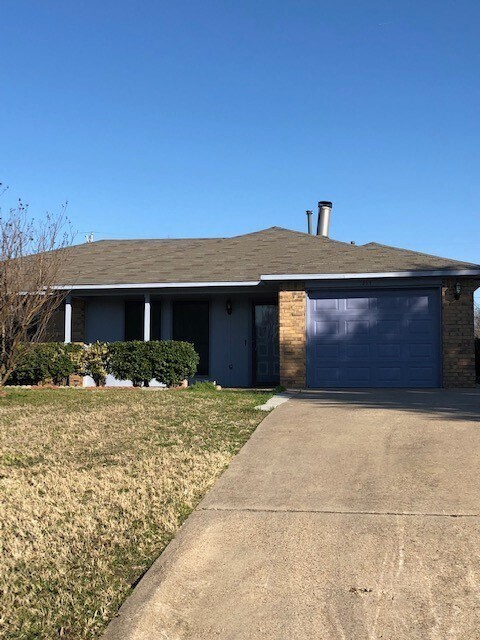 Building Photo - Gorgeous Glenn Heights Home
