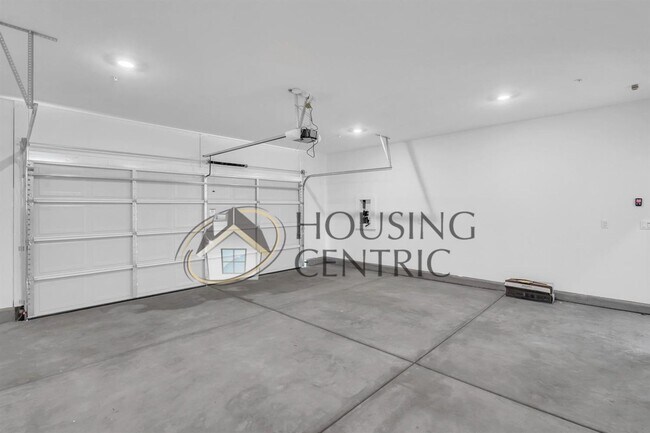 Building Photo - Newer 55+ Gated SOLAR Home in El Dorado Hills for Rent