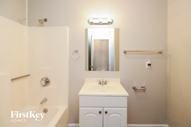 Building Photo - 625 Scott Dr