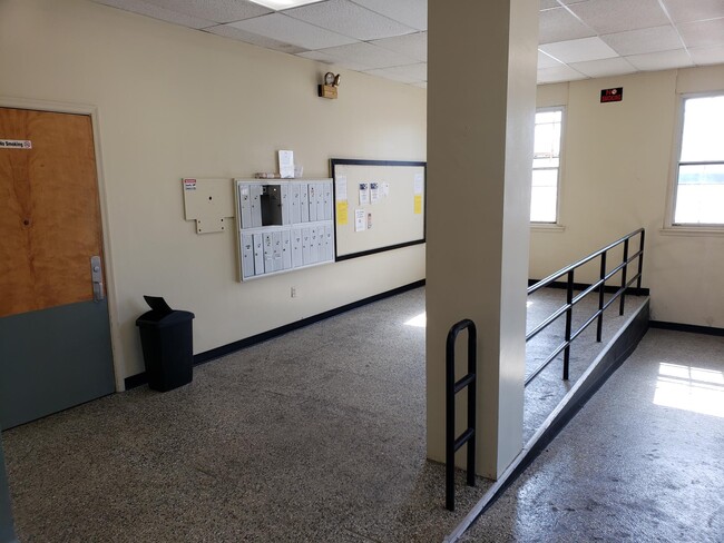 Building Photo - Lebanon School District 2nd Floor 2 Bedroo...