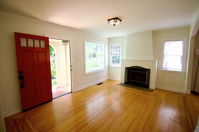 Building Photo - 212 Gilbert Ave