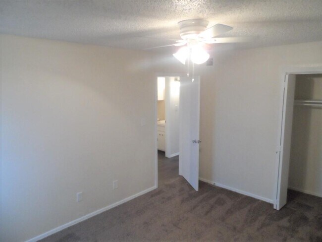 Building Photo - 1331 Glen Oaks Ct