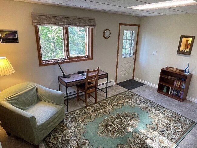 Building Photo - 33125 Rensselaer Ln