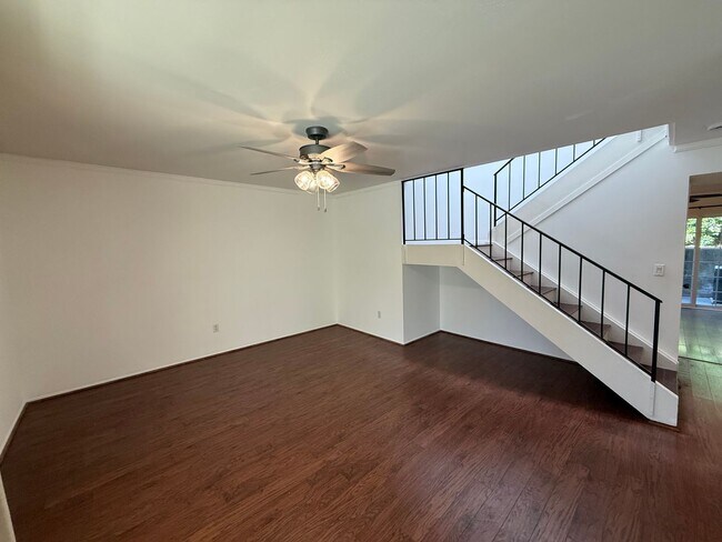 Building Photo - 2 bedroom 2.5 bath condo for rent