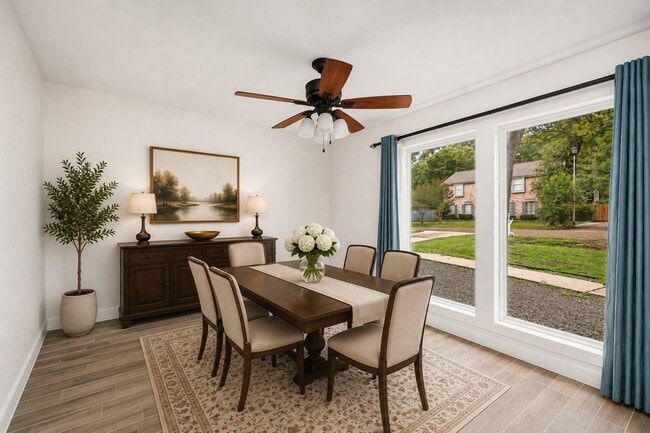 Building Photo - 560 Landfall Ln