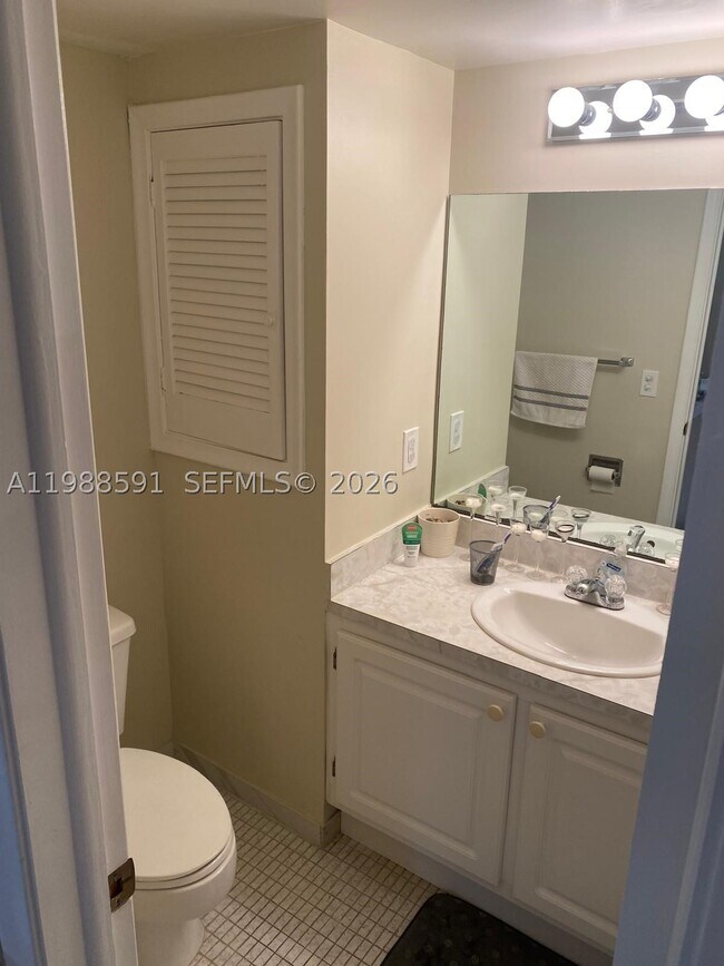 Building Photo - 361 S Hollybrook Dr
