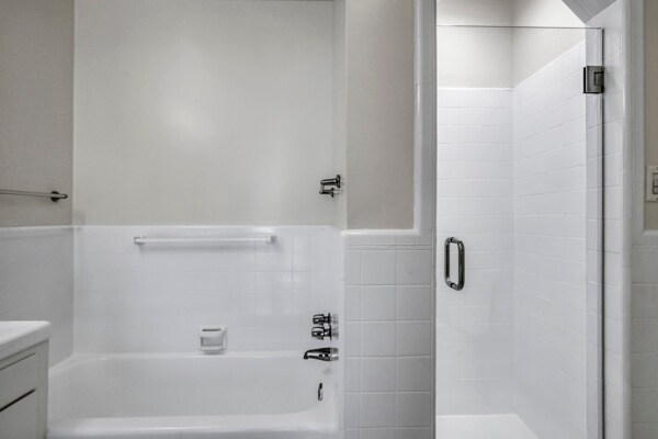 Bath - 10536 Whipple St