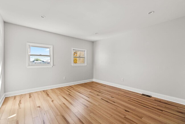 Building Photo - 419 N Collington Ave