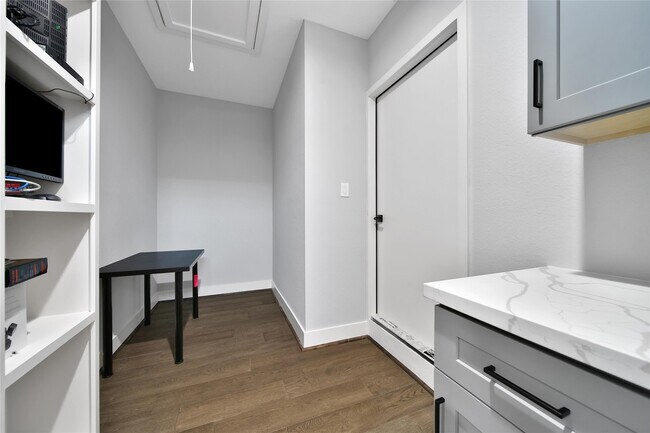 Building Photo - 1212 E 29th St