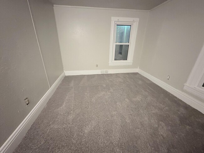 Building Photo - 419 Chestnut St