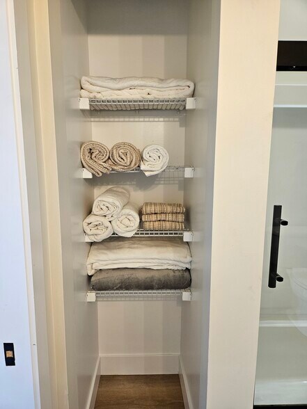 Building Photo - 9 S Main St