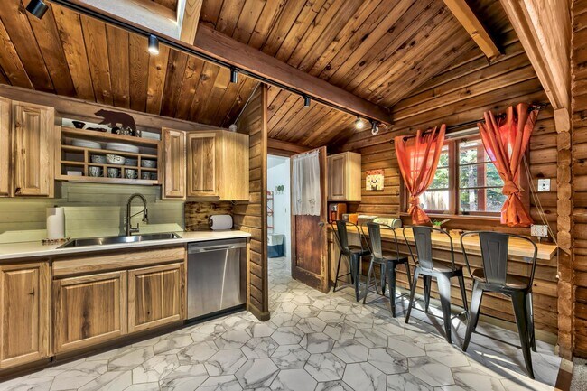 Building Photo - 1577 Atroari St