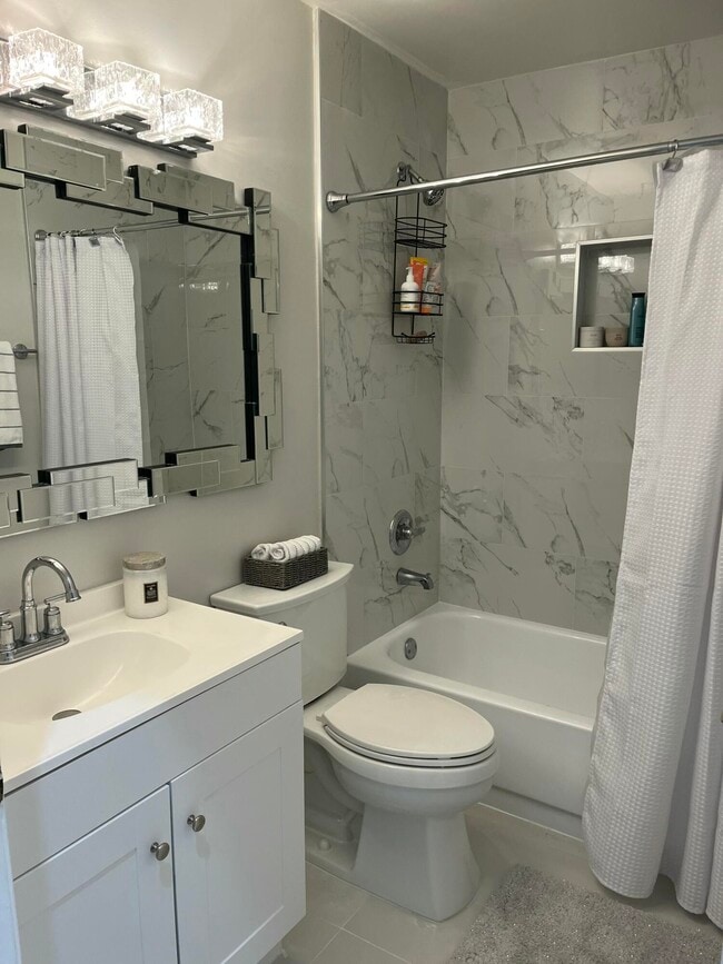 Building Photo - 5072 Alencia Ct