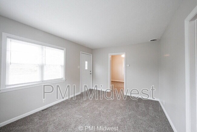 Building Photo - 1615 E Southport Rd