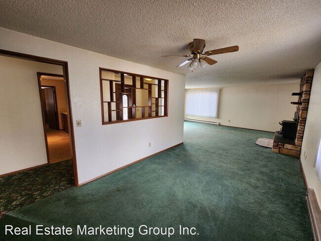Building Photo - 3 br, 2 bath House - 2412 Eureka Ave