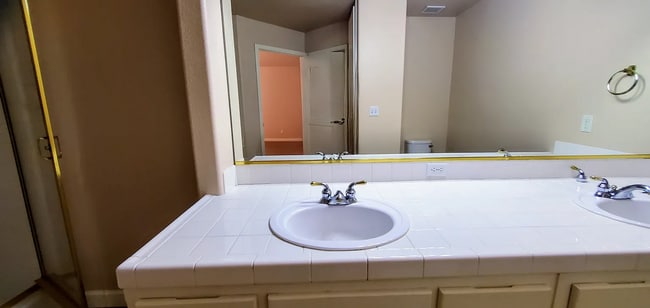 Building Photo - Beautiful Four Bedroom Home in Clovis North School District!