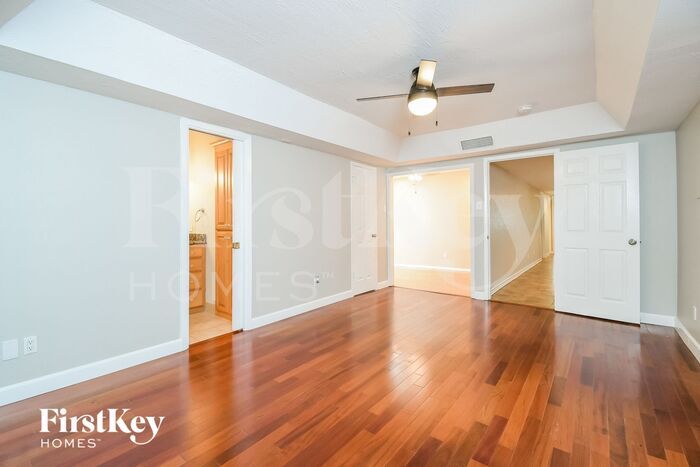 Building Photo - 1616 Hawthorne Dr