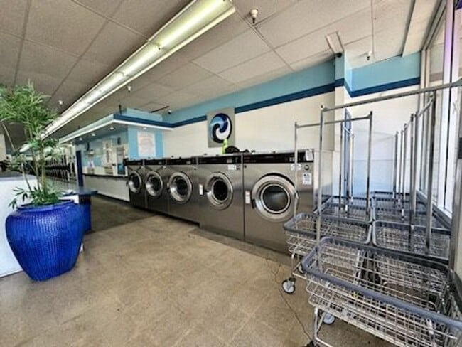 Building Photo - Modern Condo in a Gated Community Near Santana Row & Valley Fair!