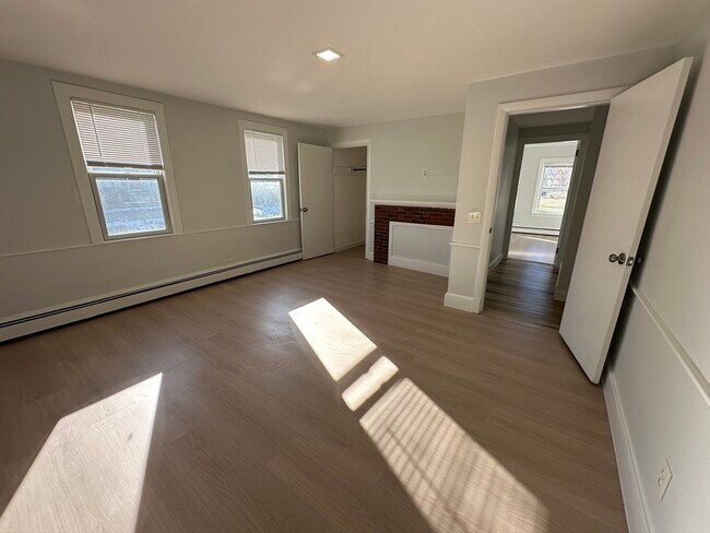 Building Photo - 250 Walnut St