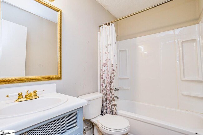 Building Photo - 70 Briarview Cir