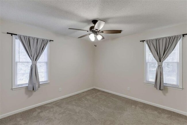 Building Photo - 1755 Straw Valley Rd