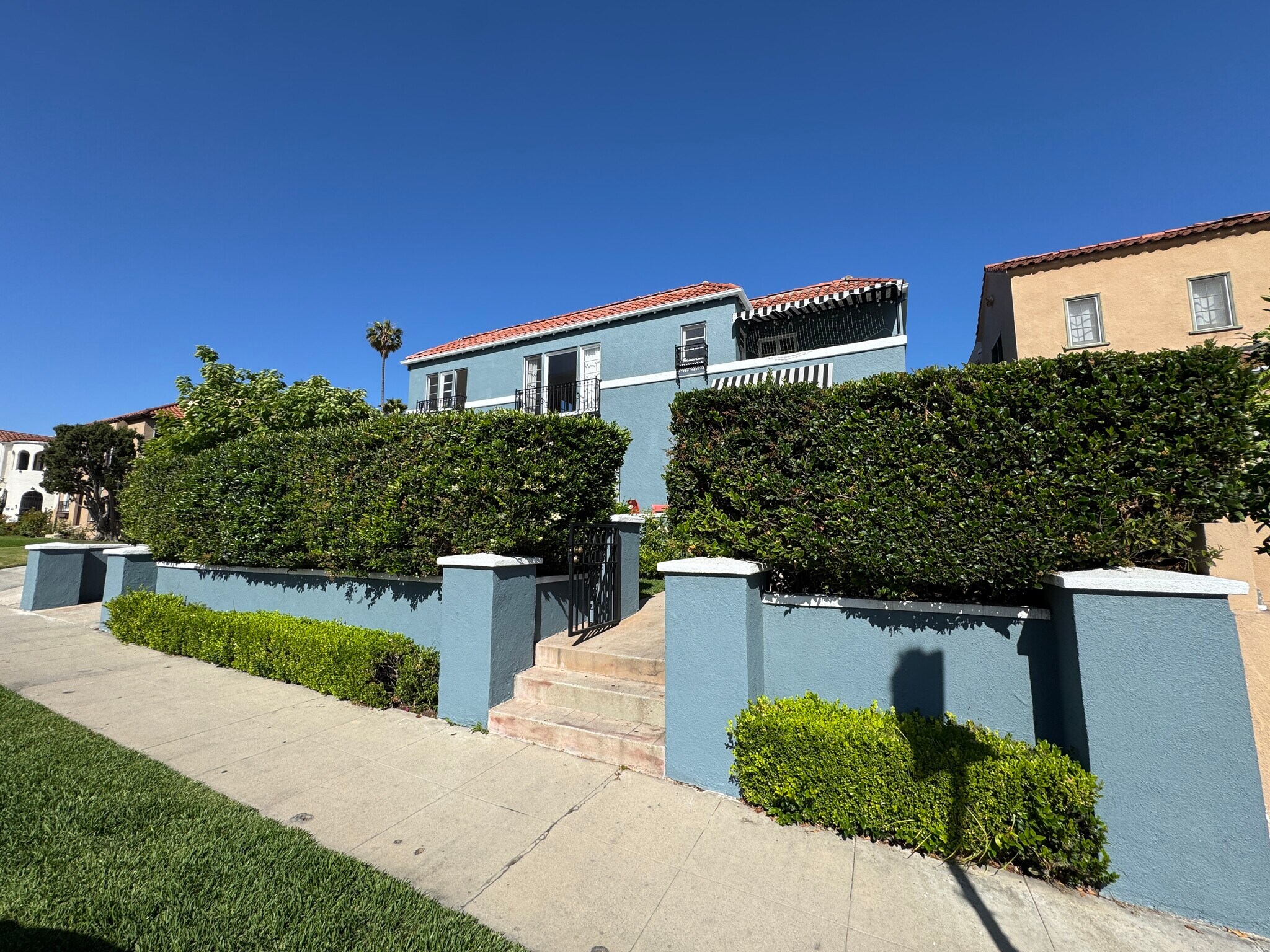 Building Photo - 848 S Curson Ave