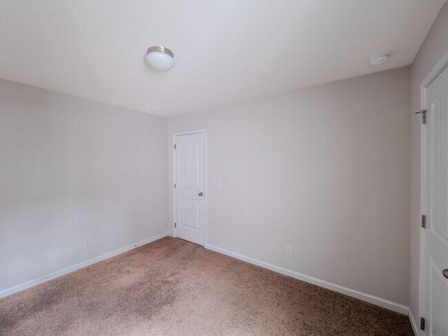 Building Photo - 400 Ruths Blvd