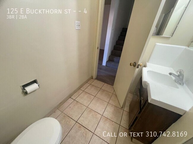 Building Photo - 125 E Buckthorn St