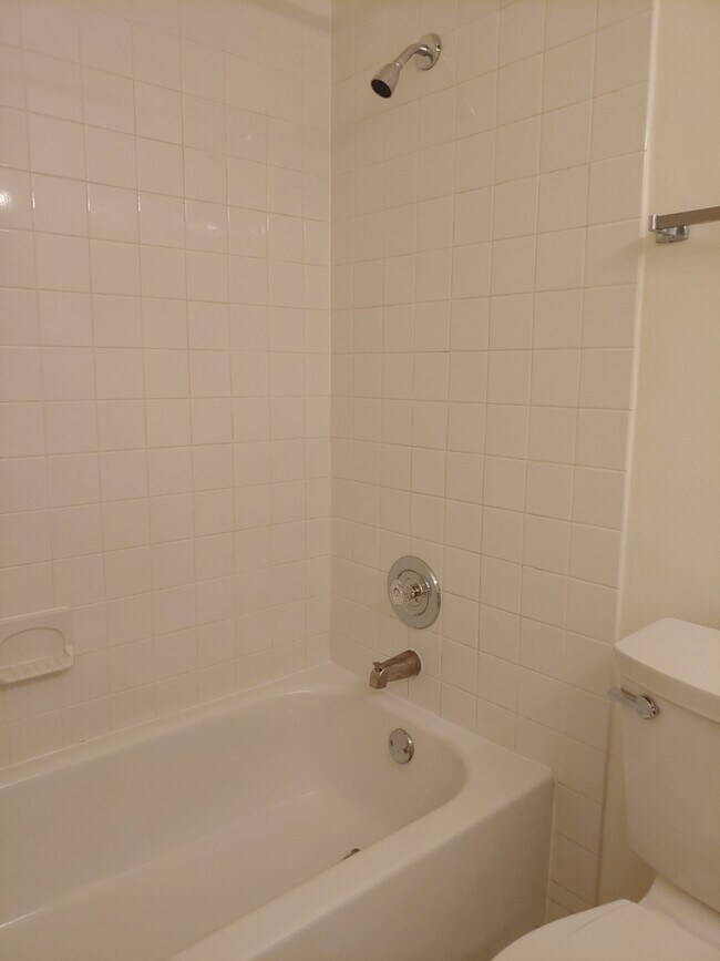 Building Photo - 5820 Oakwood Dr