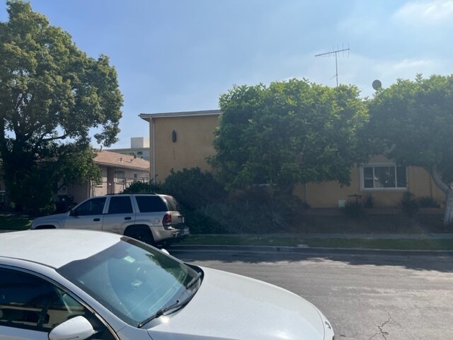 Building Photo - 1712 S Ridgeley Dr