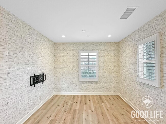 Building Photo - Stunning 3Bd/3.5Ba Home in Irvine w/Large Patio, Modern Design and 2 Master Suites!