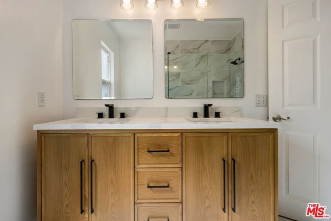 Building Photo - 6446 W 85th St